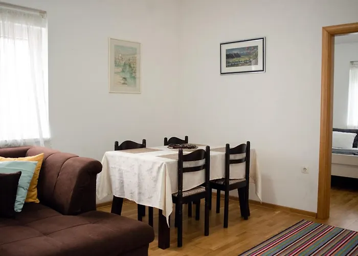 Abras アパート モスタル