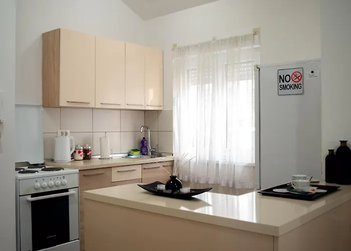 Abras アパート モスタル