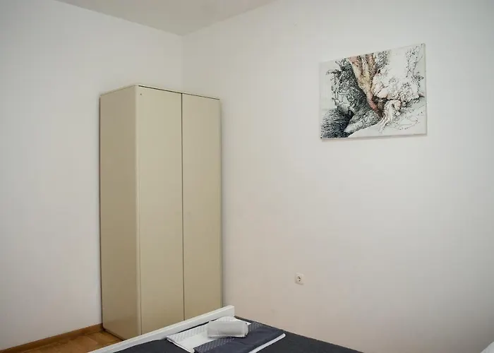 Abras アパート モスタル