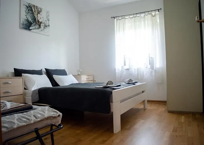 Abras アパート モスタル